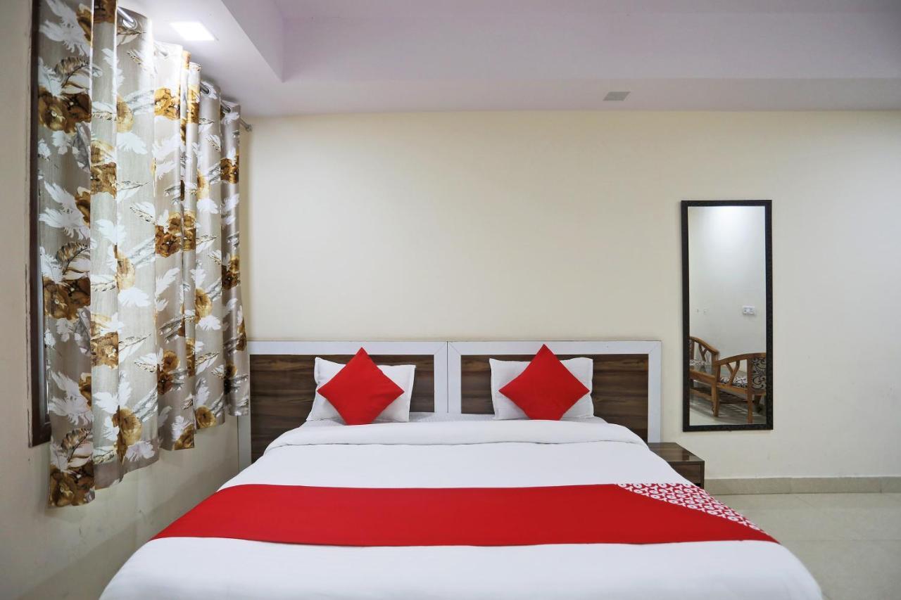 Hotel Rampal Palace ニューデリー エクステリア 写真