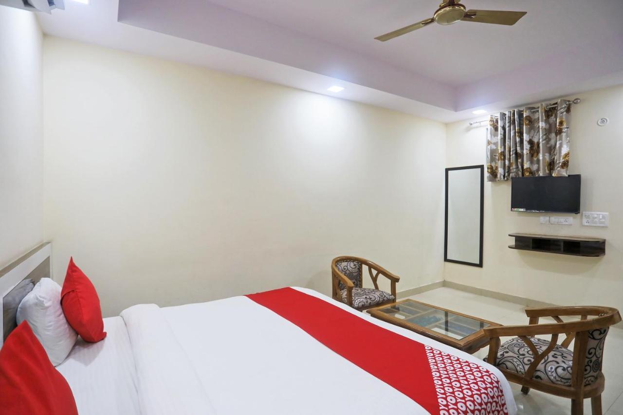 Hotel Rampal Palace ニューデリー エクステリア 写真