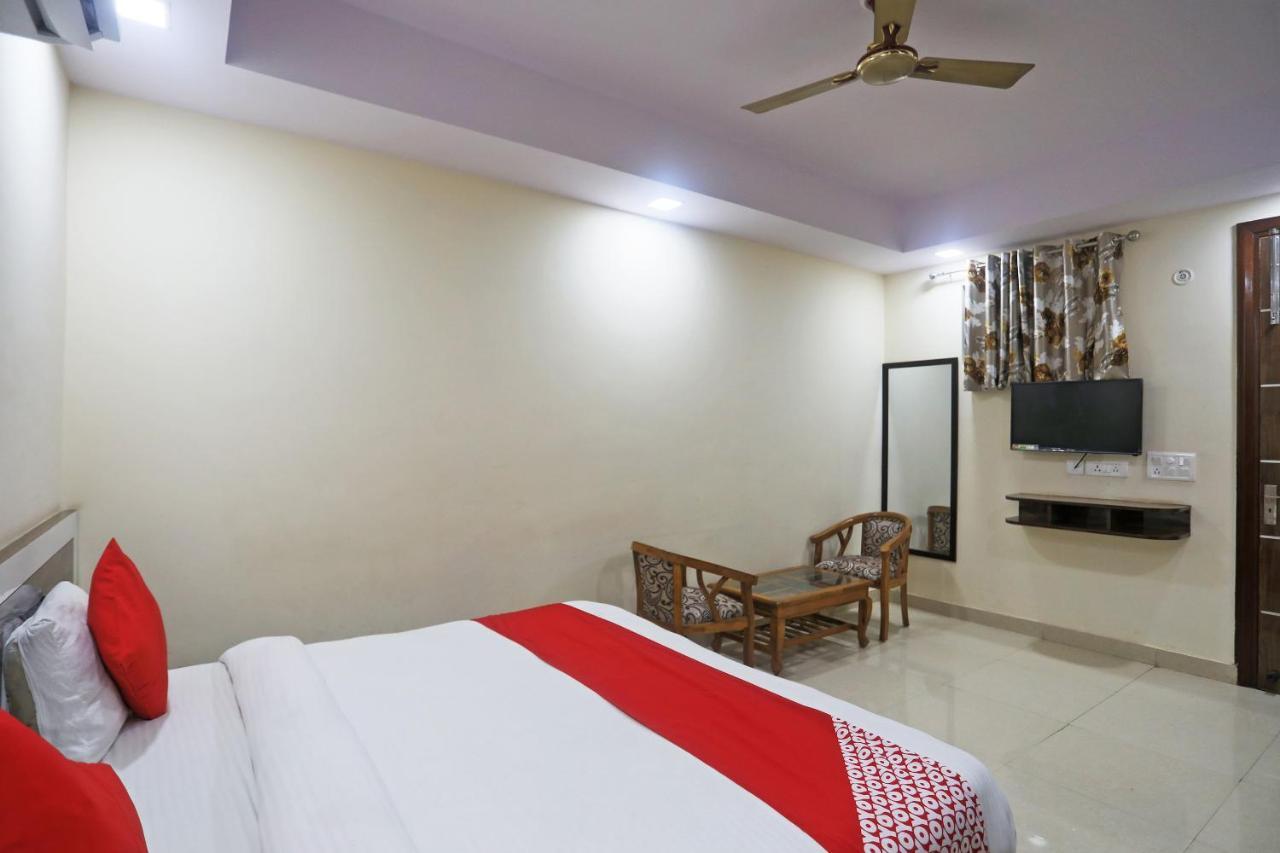 Hotel Rampal Palace ニューデリー エクステリア 写真